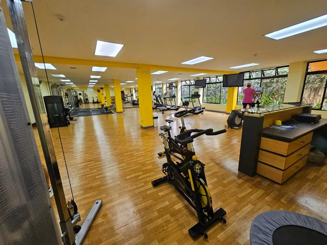 Montesol, amueblado, muy lindo y fino, 1 hab, 1 baño, 2 parqueos, A/C, piso 3, balcon-vista.  - Imagen 8