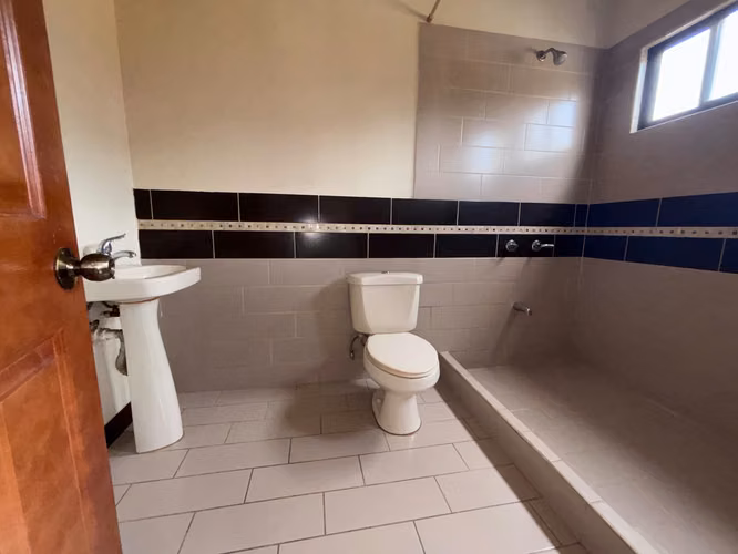 Alquiler Apartamento de 2 pisos en Montes Oca  - Imagen 7