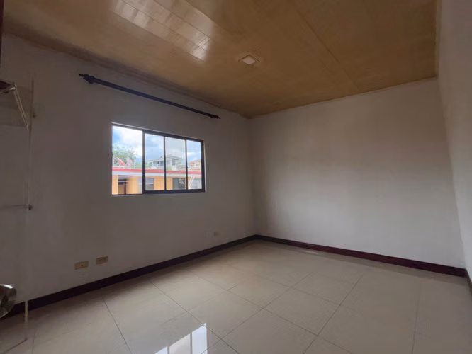 Alquiler Apartamento de 2 pisos en Montes Oca  - Imagen 8