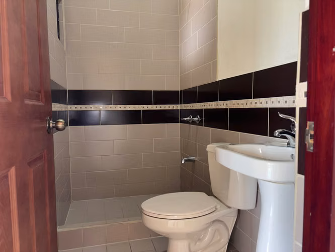 Alquiler Apartamento de 2 pisos en Montes Oca  - Imagen 10