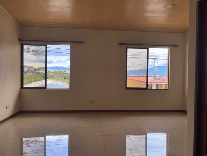 Alquiler Apartamento de 2 pisos en Montes Oca  - Imagen 2