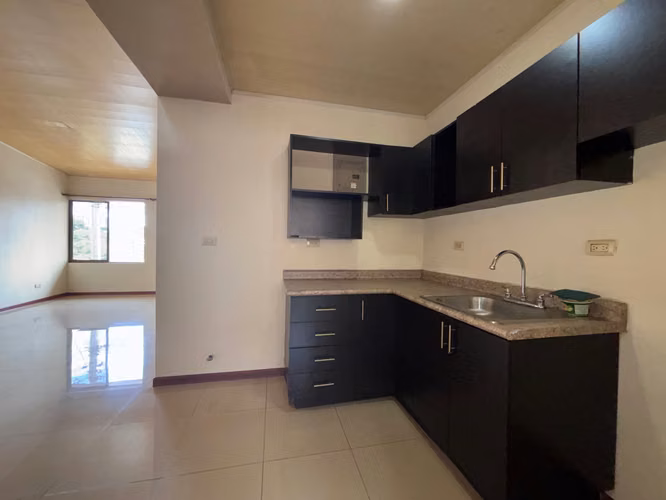 Alquiler Apartamento de 2 pisos en Montes Oca  - Imagen 3