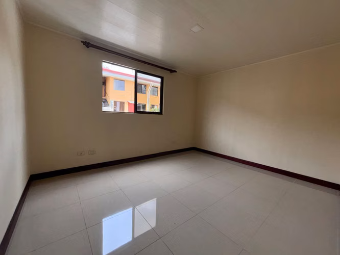 Alquiler Apartamento de 2 pisos en Montes Oca  - Imagen 5