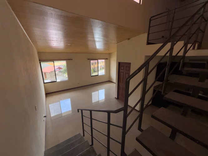 Alquiler Apartamento de 2 pisos en Montes Oca  - Imagen 12