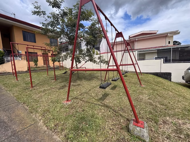 Alquiler Apartamento de 2 pisos en Montes Oca  - Imagen 13