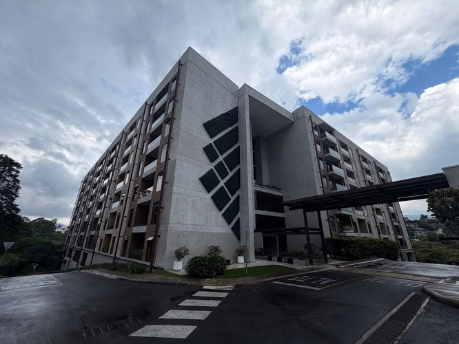 81 M2 Habitables / 2 Hab / 2 Baños / 2 Parqueos / ABITU Bosquea 