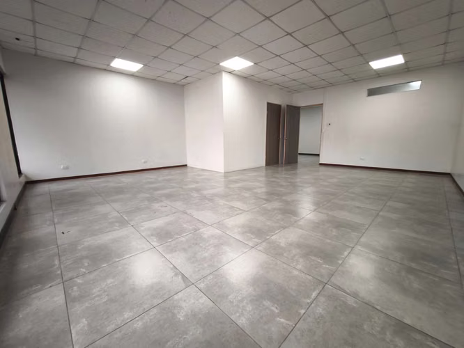 Alquiler local en San Pedro (2do piso) - Imagen 1