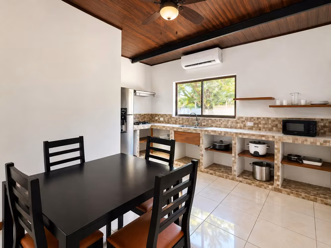 RENTA VACACIONAL | PROPIEDAD AMUEBLADA CON PISCINA Y CASA DE HUÉSPEDES. TAMARINDO, GUANACASTE - Imagen 14