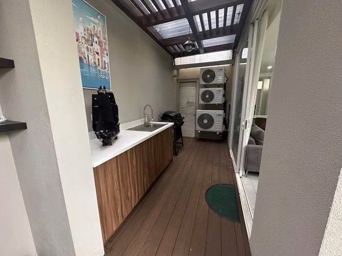 VENTA DE HERMOSA CASA CON TERRAZA EN LA ARBOLEDA, BELEN - Imagen 2