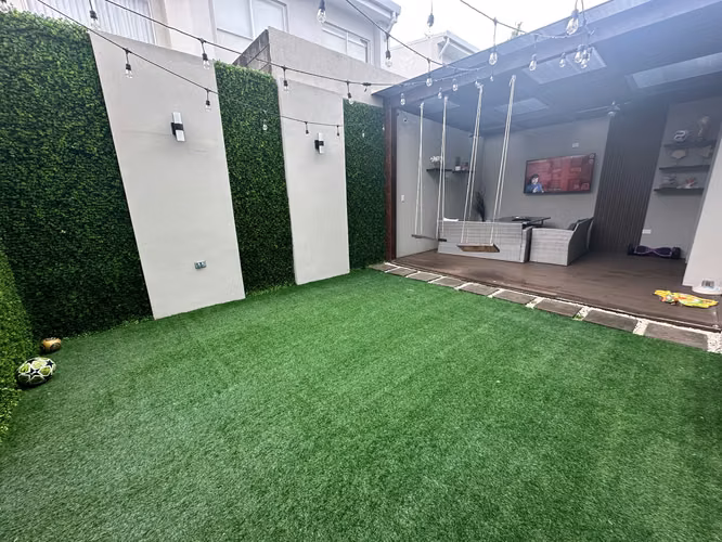 VENTA DE HERMOSA CASA CON TERRAZA EN LA ARBOLEDA, BELEN - Imagen 7