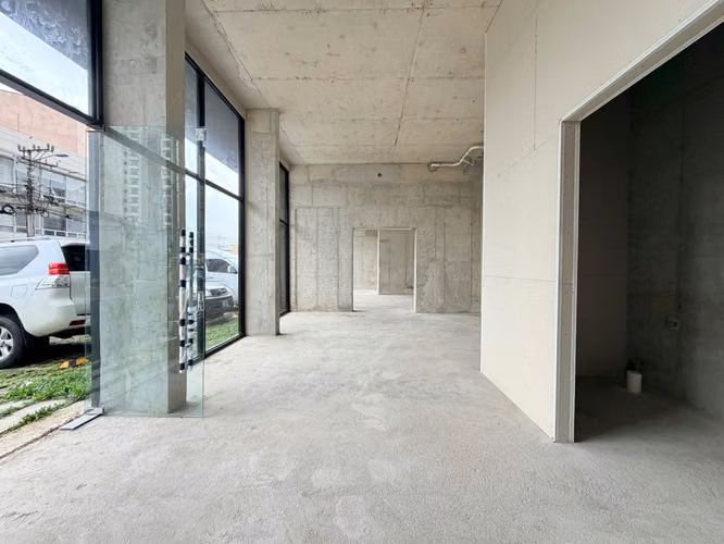  SE ALQUILA LOCAL COMERCIAL UBICADO EN TODO EL PRIMER PISO DE SKY GARDEN SABANA  - Imagen 2