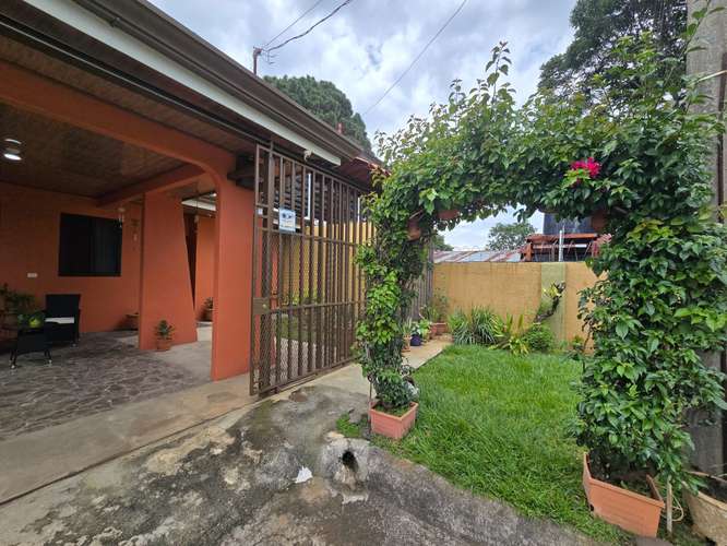 VENTA DE CASA, UNA PLANTA CON ZONA VERDE, PEQUEÑO CONDOMINIO, ALAJUELA