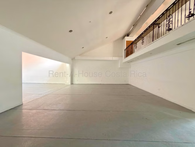 Local comercial en alquiler en Escazú cerca del Multiplaza | 480 m² y alta visibilidad - Imagen 4