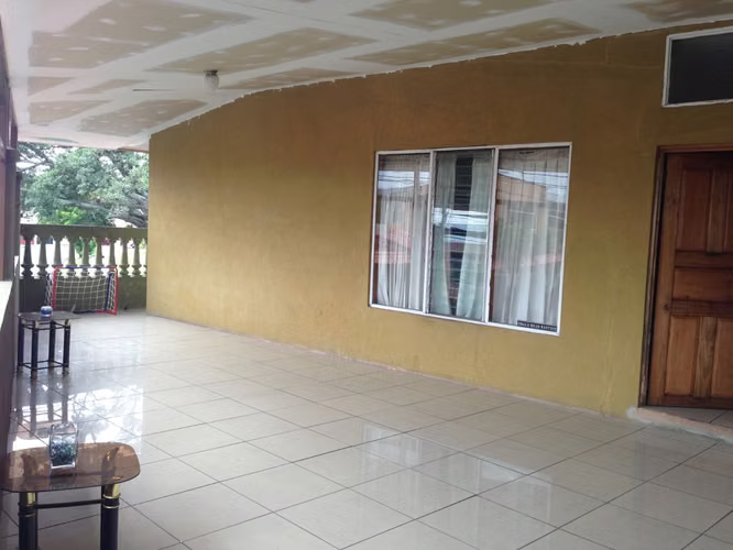 Venta de Propiedad Esquinera con 2 Apartamentos y Local Comercial – San Sebastián, cerca de Walmart - Imagen 14