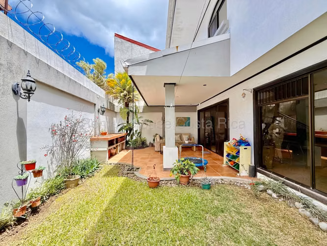 Casa en venta en Ayarco Este | 3 habitaciones y jardín - Imagen 1