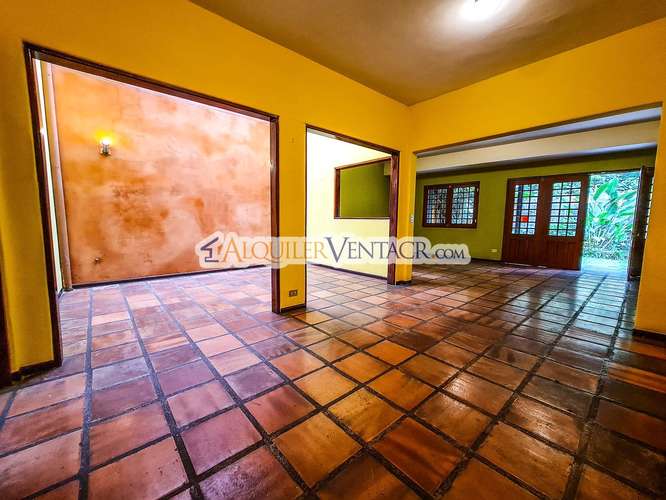 OPORTUNIDAD! PROPIEDAD DE 1.400 M2 CON 2 CASAS EN SAN RAFAEL ESCAZU X COUNTRY CLUB - Imagen 2