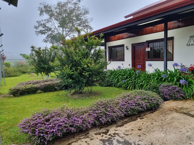 Alquiler casa amplia en Zona de Los Santos. Santa Marta, San Lorenzo de Tarrazú.