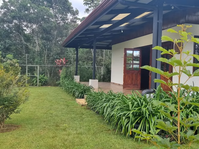 Alquiler casa amplia en Zona de Los Santos. Santa Marta, San Lorenzo de Tarrazú.