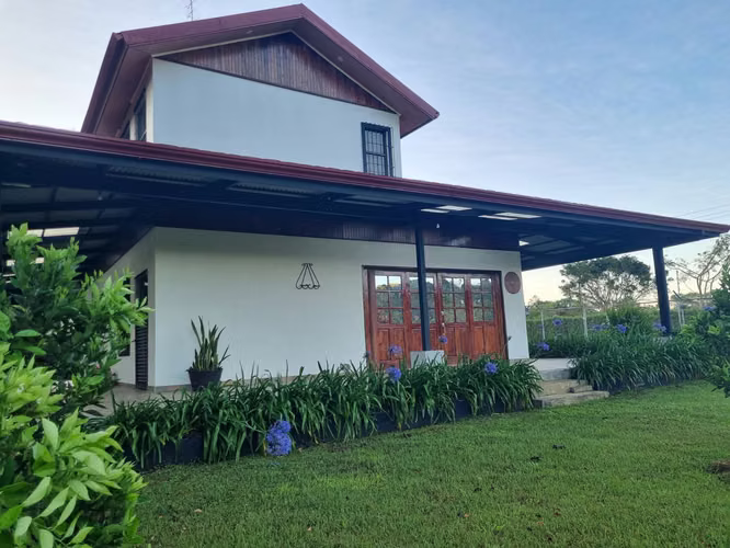 Alquiler casa amplia en Zona de Los Santos. Santa Marta, San Lorenzo de Tarrazú.