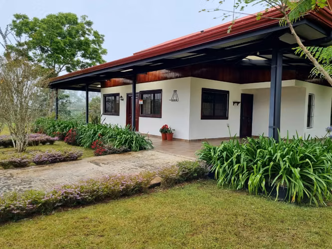 Alquiler casa amplia en Zona de Los Santos. Santa Marta, San Lorenzo de Tarrazú.
