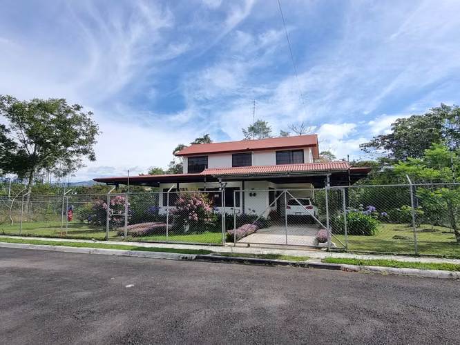 Alquiler casa amplia en Zona de Los Santos. Santa Marta, San Lorenzo de Tarrazú.