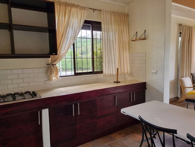 Alquiler casa amplia en Zona de Los Santos. Santa Marta, San Lorenzo de Tarrazú.