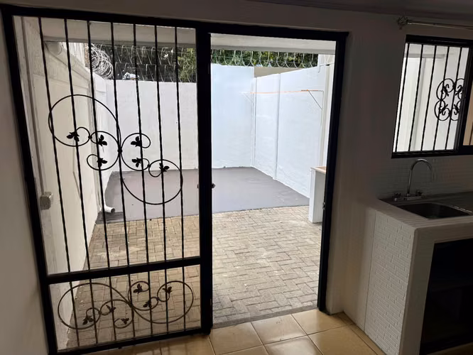 Lindo Apartamento Remodelado en Zapote - Imagen 11