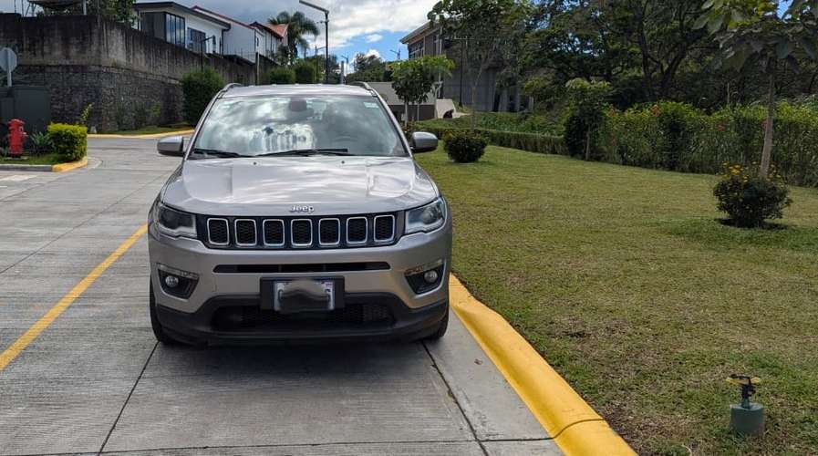 ¡Como nuevo! Jeep Compass 2020 Sport 4x2 – Solo 59.300 km