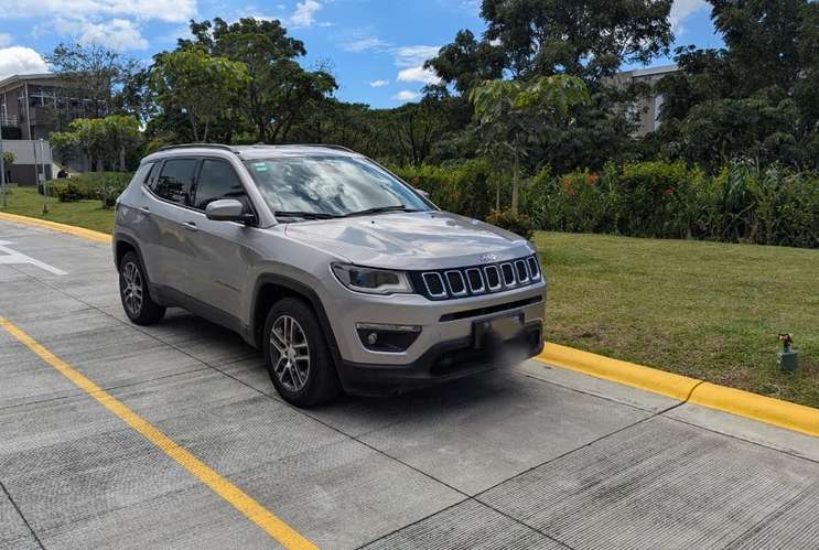 ¡Como nuevo! Jeep Compass 2020 Sport 4x2 – Solo 59.300 km