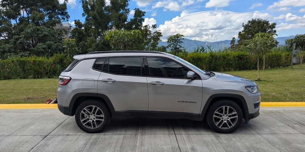 ¡Como nuevo! Jeep Compass 2020 Sport 4x2 – Solo 59.300 km