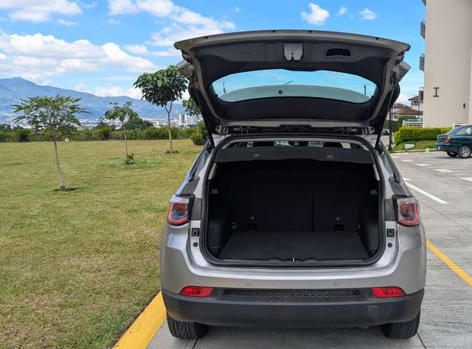 ¡Como nuevo! Jeep Compass 2020 Sport 4x2 – Solo 59.300 km
