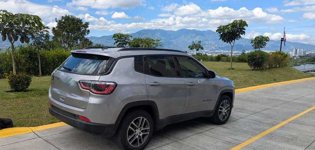 ¡Como nuevo! Jeep Compass 2020 Sport 4x2 – Solo 59.300 km