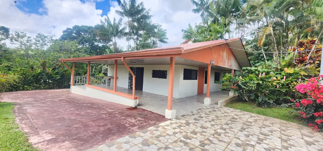 EXCLUSIVA QUINTA CON JARDÍN TROPICAL Y QUEBRADA - FINANCIAMIENTO DIRECTO DISPONIBLE! - Imagen 2