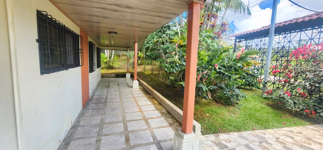 EXCLUSIVA QUINTA CON JARDÍN TROPICAL Y QUEBRADA - FINANCIAMIENTO DIRECTO DISPONIBLE! - Imagen 7