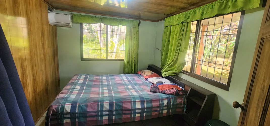 EXCLUSIVA QUINTA CON JARDÍN TROPICAL Y QUEBRADA - FINANCIAMIENTO DIRECTO DISPONIBLE! - Imagen 13