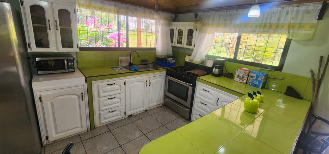EXCLUSIVA QUINTA CON JARDÍN TROPICAL Y QUEBRADA - FINANCIAMIENTO DIRECTO DISPONIBLE! - Imagen 15