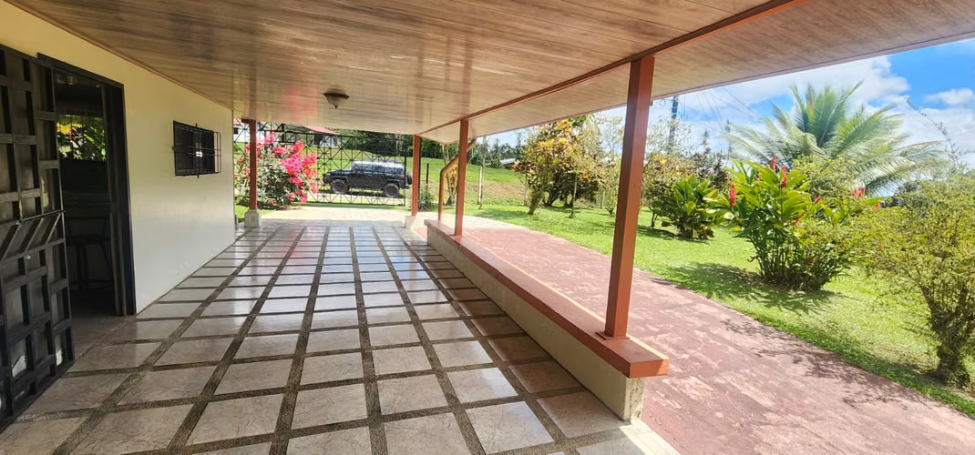 EXCLUSIVA QUINTA CON JARDÍN TROPICAL Y QUEBRADA - FINANCIAMIENTO DIRECTO DISPONIBLE! - Imagen 3