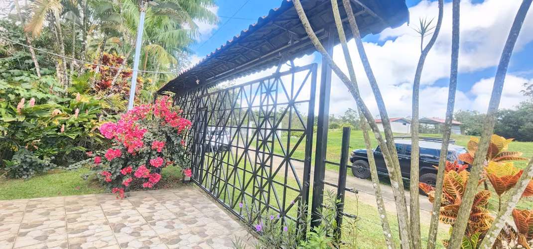 EXCLUSIVA QUINTA CON JARDÍN TROPICAL Y QUEBRADA - FINANCIAMIENTO DIRECTO DISPONIBLE! - Imagen 5