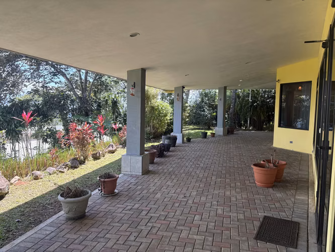 Joya de 2 Dormitorios Construida al Estilo Norteamericano en Grifo Alto ID27592 - Imagen 11
