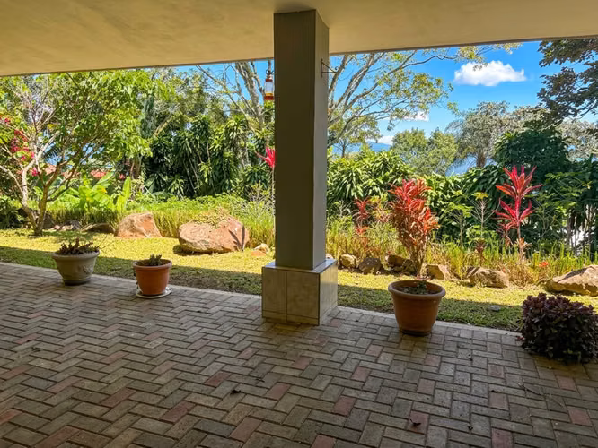Joya de 2 Dormitorios Construida al Estilo Norteamericano en Grifo Alto ID27592 - Imagen 12