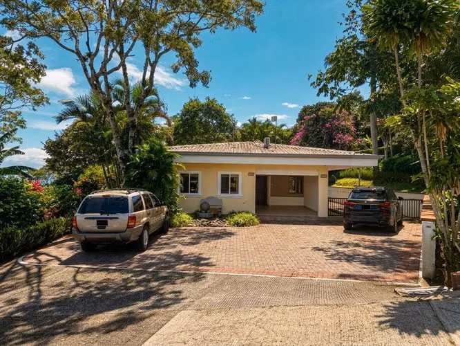 Joya de 2 Dormitorios Construida al Estilo Norteamericano en Grifo Alto ID27592 - Imagen 13