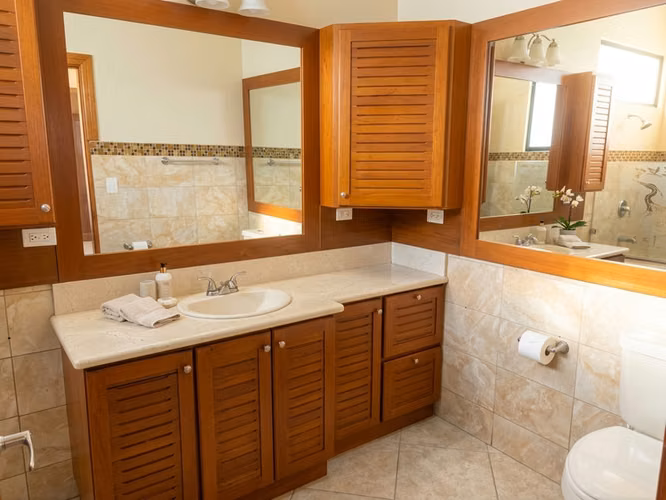 Joya de 2 Dormitorios Construida al Estilo Norteamericano en Grifo Alto ID27592 - Imagen 6