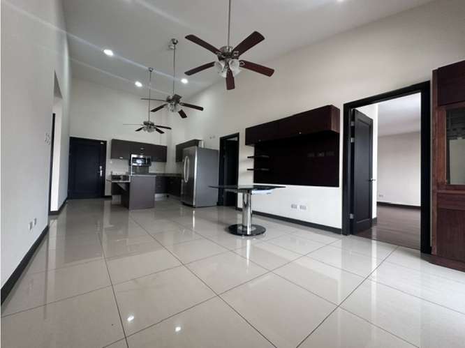 Gran Apartamento en Venta en Condominio, Santa Ana Centro - Imagen 7