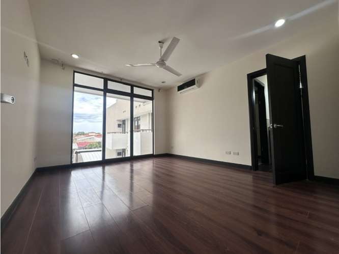Gran Apartamento en Venta en Condominio, Santa Ana Centro - Imagen 14
