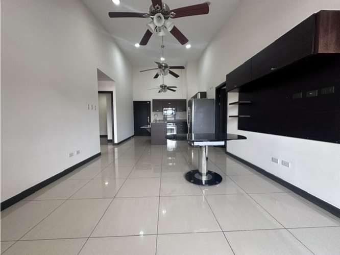 Gran Apartamento en Venta en Condominio, Santa Ana Centro - Imagen 6