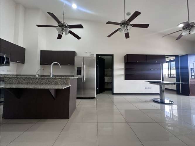 Gran Apartamento en Venta en Condominio, Santa Ana Centro - Imagen 4