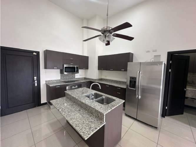 Gran Apartamento en Venta en Condominio, Santa Ana Centro - Imagen 2