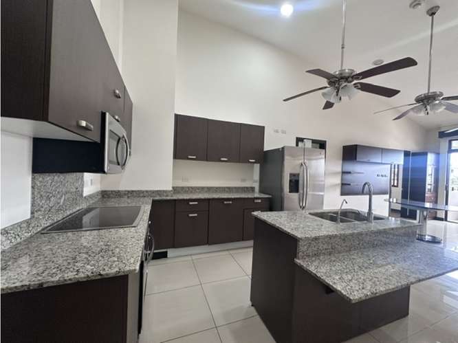 Gran Apartamento en Venta en Condominio, Santa Ana Centro - Imagen 5