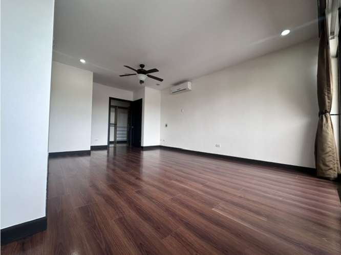 Gran Apartamento en Venta en Condominio, Santa Ana Centro - Imagen 8