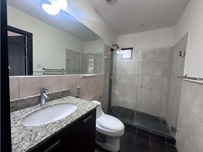 Gran Apartamento en Venta en Condominio, Santa Ana Centro - Imagen 15